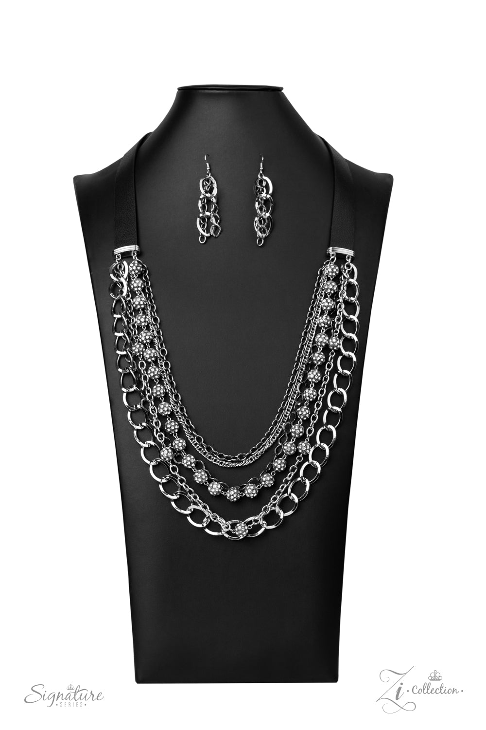 Edgy sparkle, grunge meets glamour in this heart-stopping statement-maker. Features an adjustable clasp closure. 