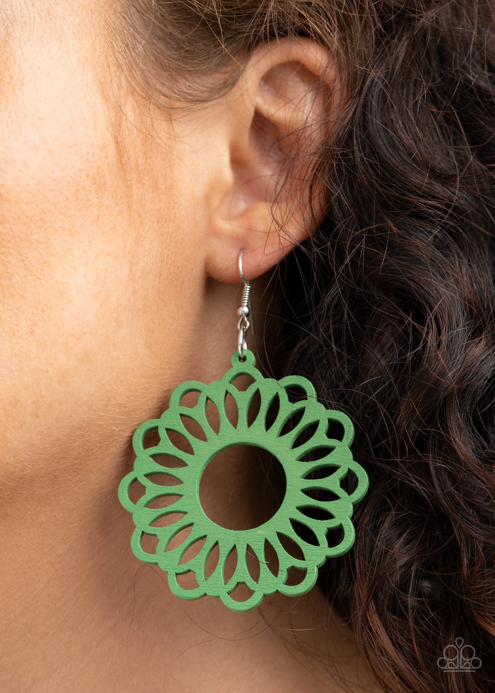 Dominican Daisy Earrings - Green - Paparazzi