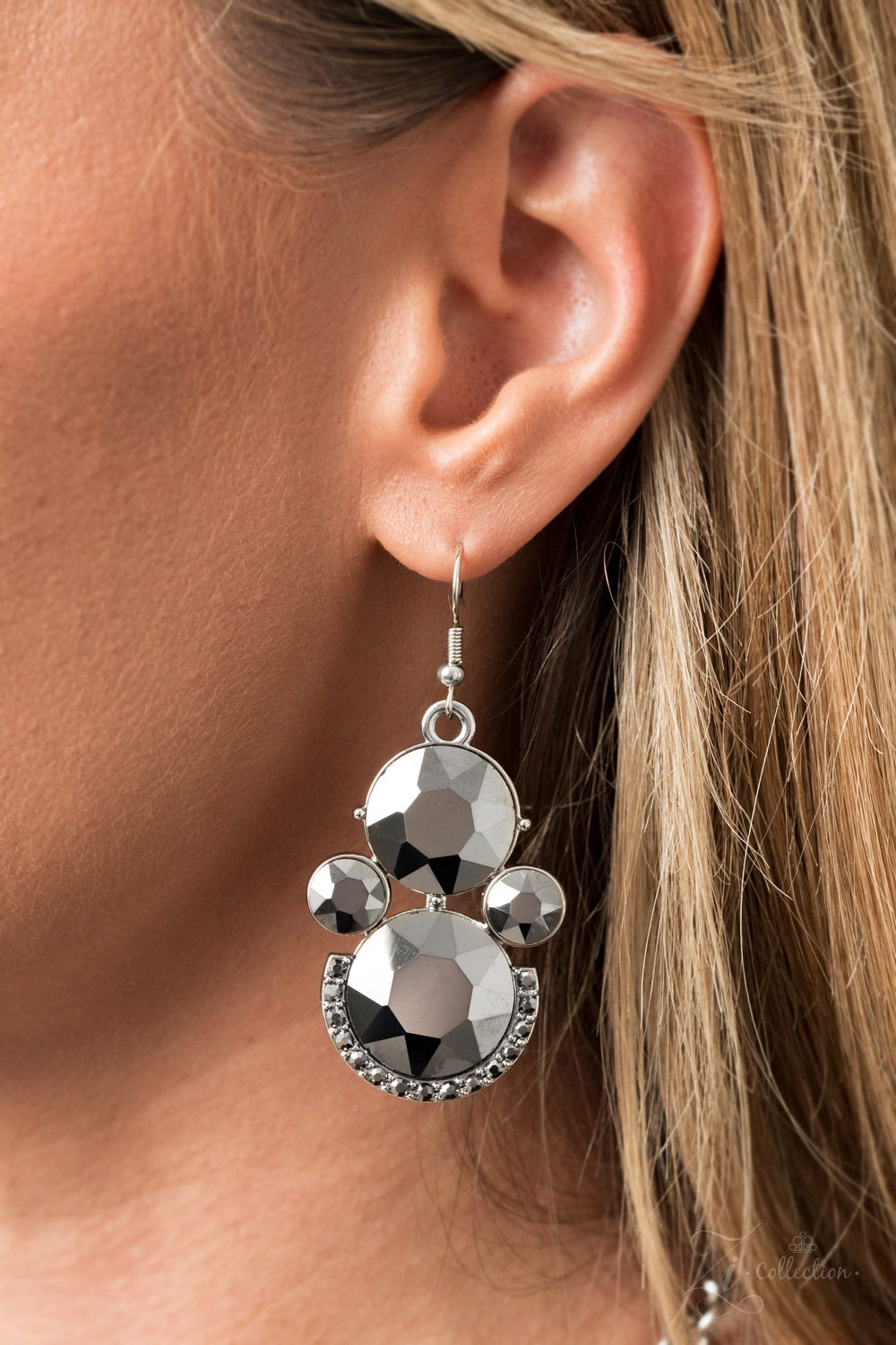 New matching earrings, Featuring swirls of dainty hematite encrusted frames, the stunningly stacked frames fan out into a flammable sparkle below the collar.